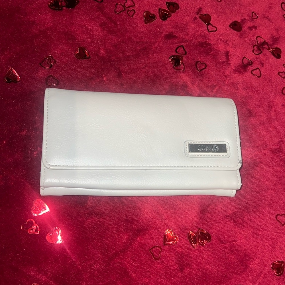 Beautiful & Spacious Wallet!!